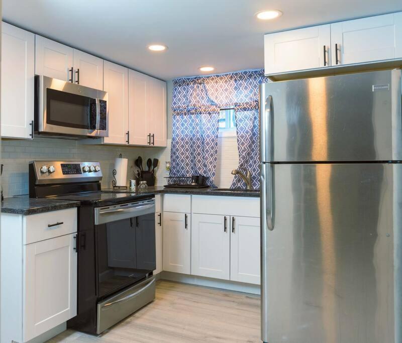 Spring Poconos Getaway! 2Bd Cabin Henryville エクステリア 写真